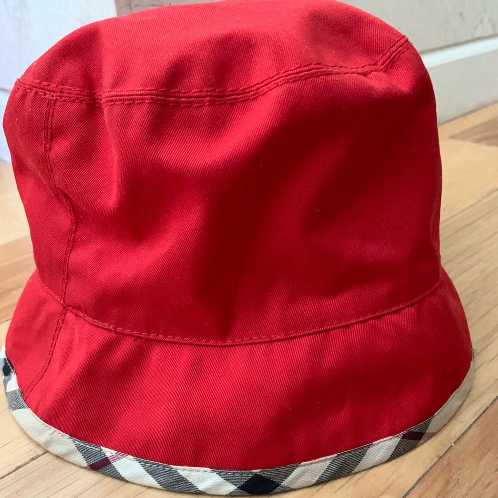 Burberry bucket hat